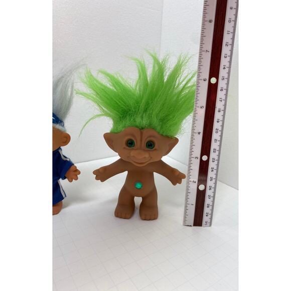 Treasure Troll with Wish Stone Green & Coach Troll with Uniform & Visor - Picture 4 of 6